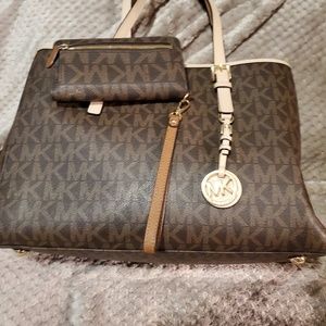 100% Authentic Michael Kors handbag with matching